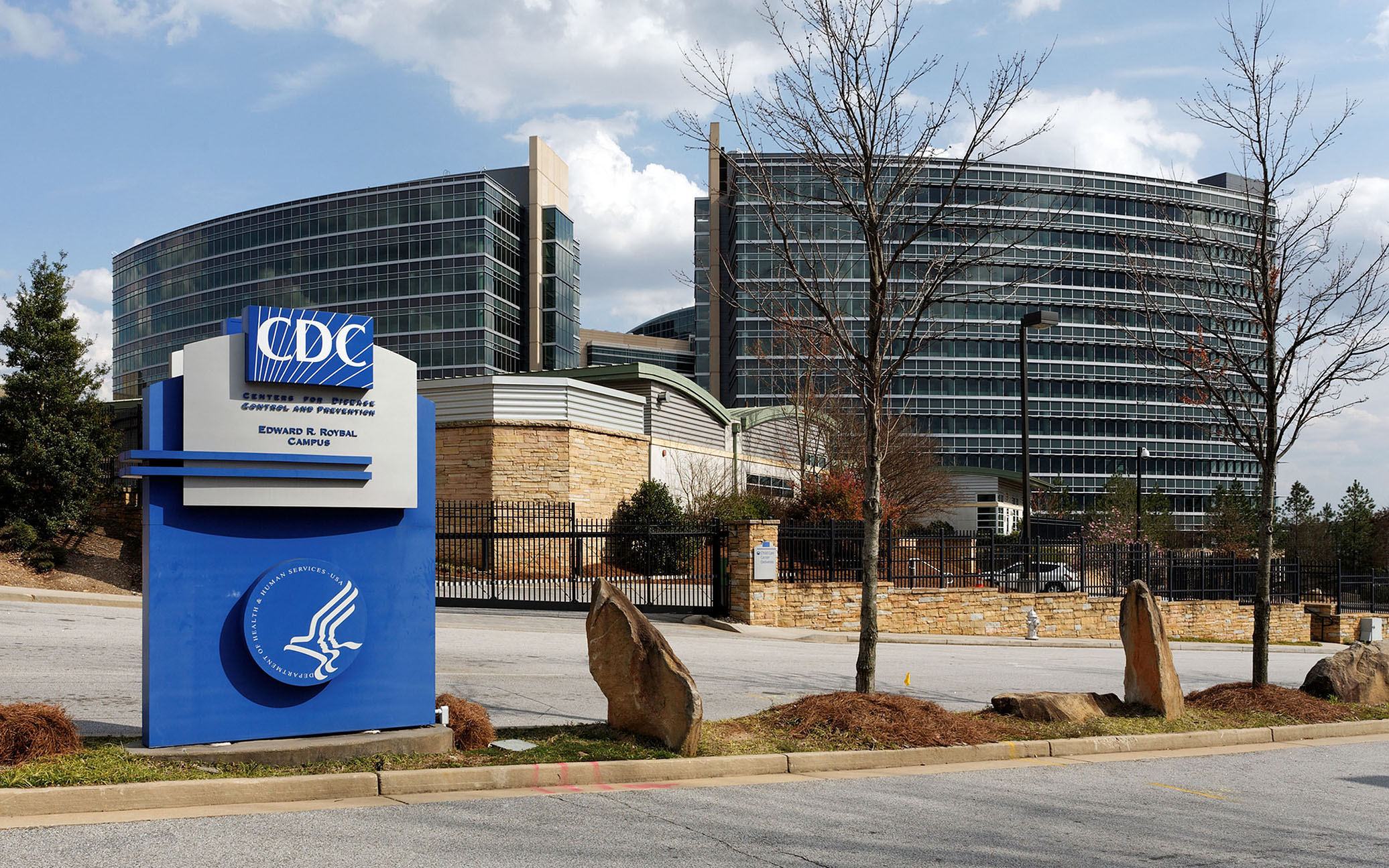 CDC sob fogo cruzado: a nova onda de críticas sobre autismo e vacinas